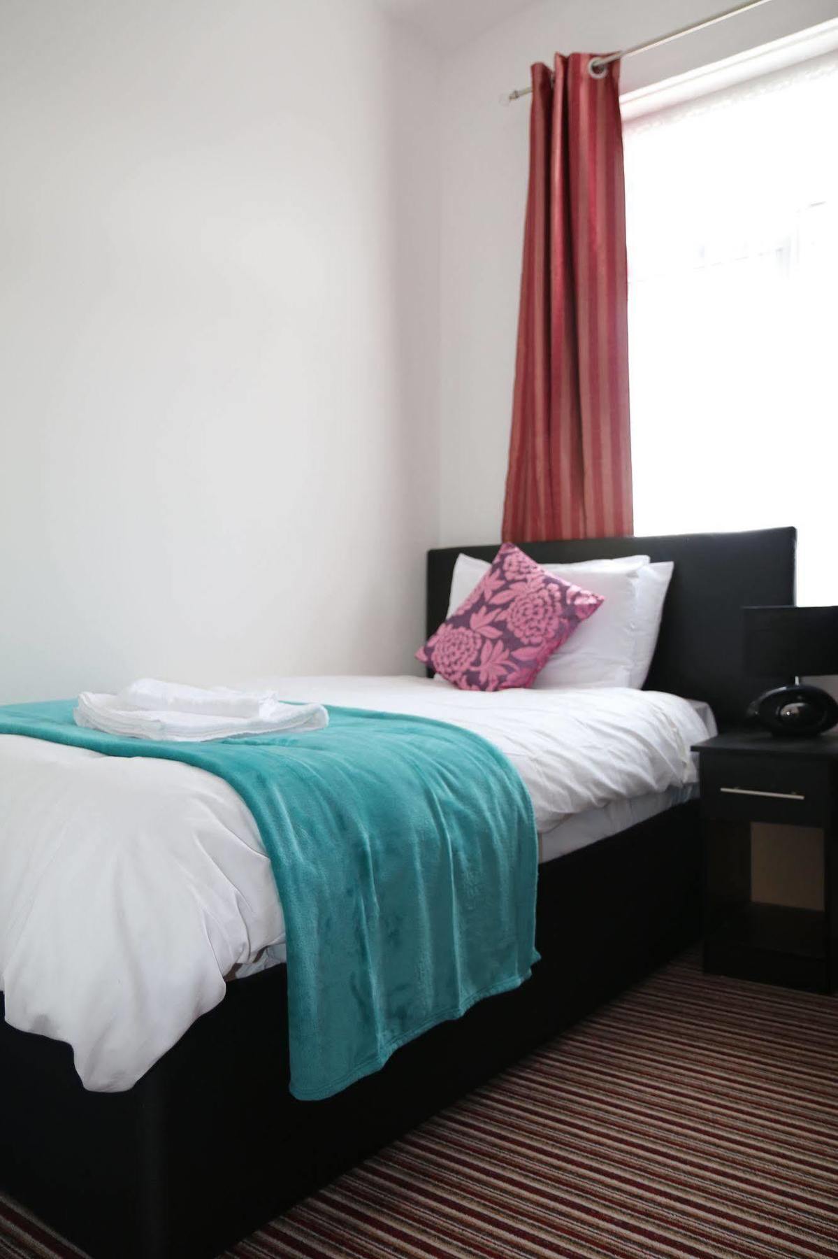 Metro House Star Accommodation London Eksteriør billede