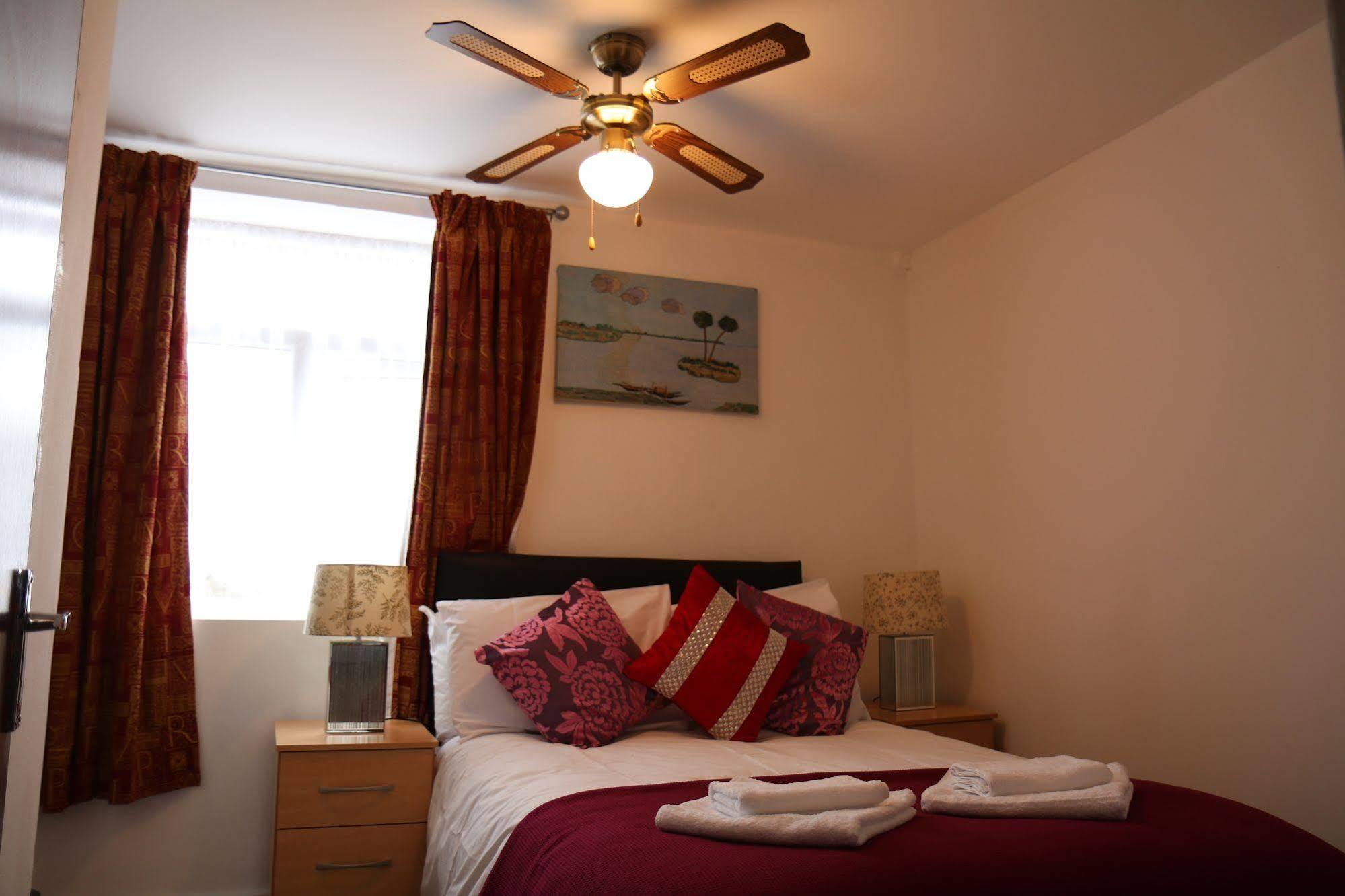 Metro House Star Accommodation London Eksteriør billede